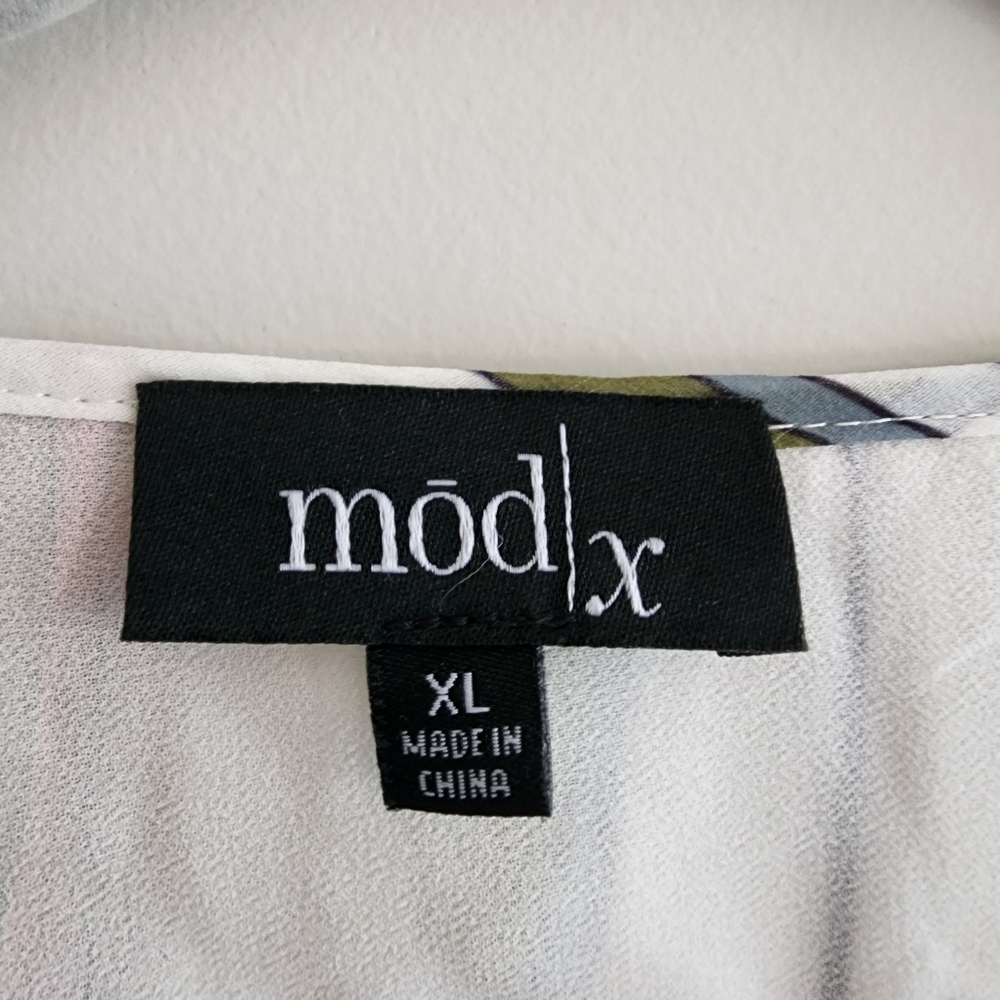 A Set Of 2 Size XL blouses. Mod X And One World - Picture 4 of 13